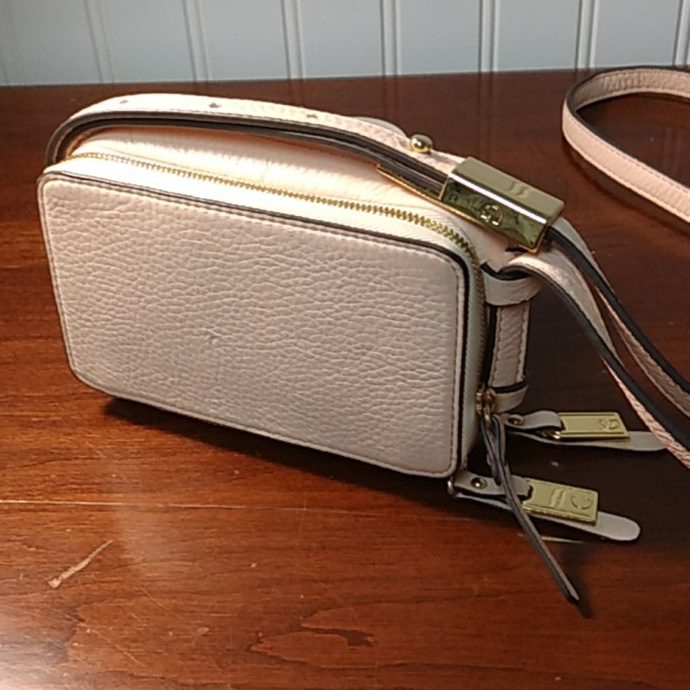 GILI Small Crossbody